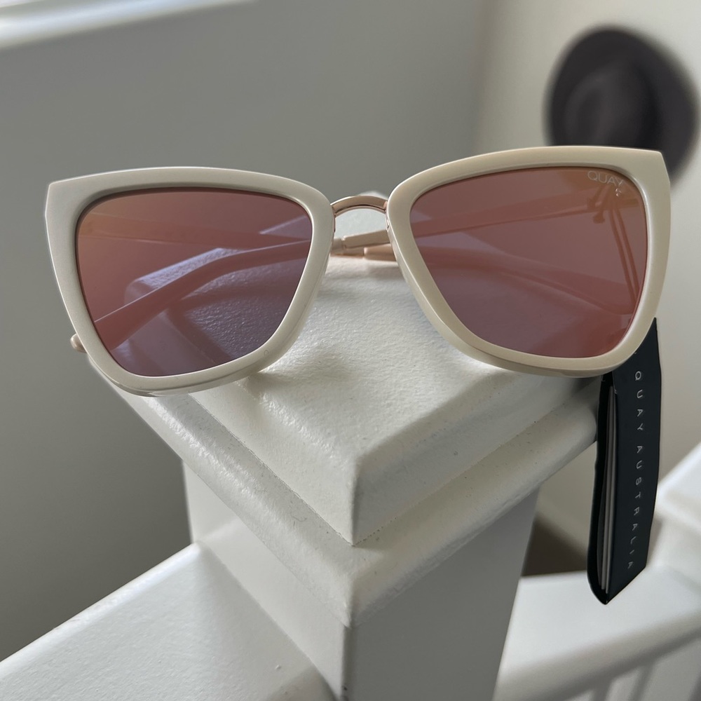 NWT QUAY J-LO CAT EYE SUNNIES